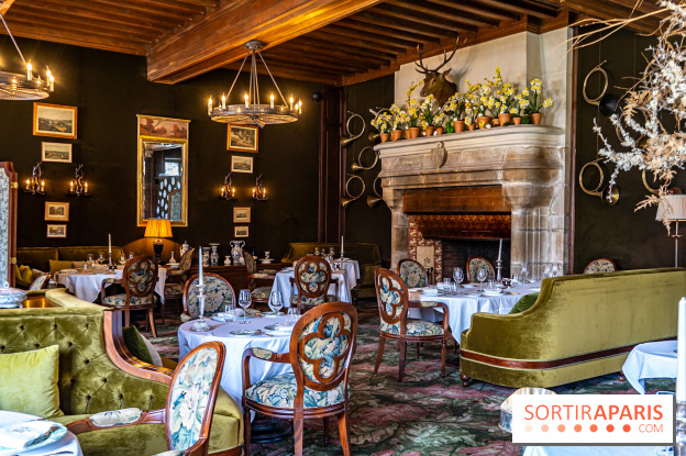 Les Chasses, le restaurant insolite avec une superbe terrasse à l'Abbaye des vaux de Cernay dans les Yvelines