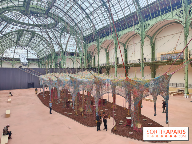 Ernesto Neto tisse une nouvelle installation monumentale gratuite au Grand Palais, nos photos