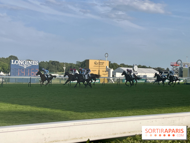 Jeuxdi by Longchamp - course hippique
