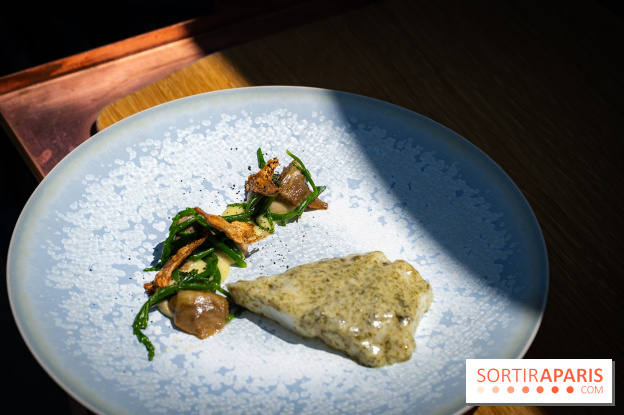 Restaurant Papylles à Bois-le-Roi - les photos - Saint-Pierre de nos côtes Glacé aux algues, artichauts poivrades, pâte de citron