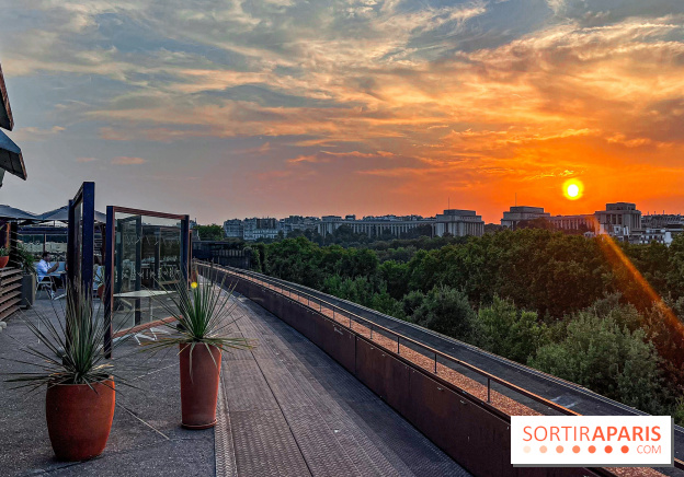 Bar Les Ombres : cocktails & tapas sur le rooftop du Musée du Quai Branly avec vue sur la tour Eiffel - 2