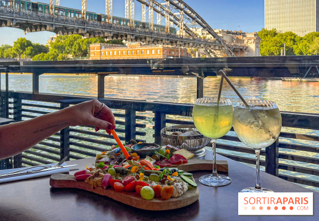 Bar du OFF Paris Seine - 1EE609BB AC9A 48E7 A7C5 32B846D94439