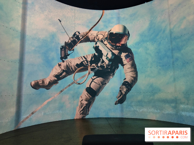 Destination Lune : un voyage immersif dans les étoiles à l'Atelier des Lumières - photos - fotor 1758652317168