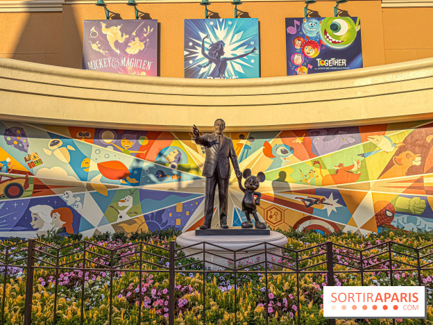 Disney Adventure World - World Premiere Plaza