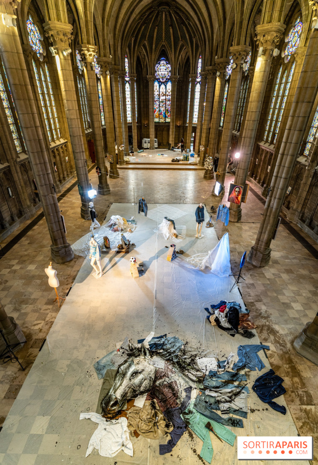 Exposition street-art et mode gratuit dans une chapelle à Paris : à la Croisée des Arts - photos