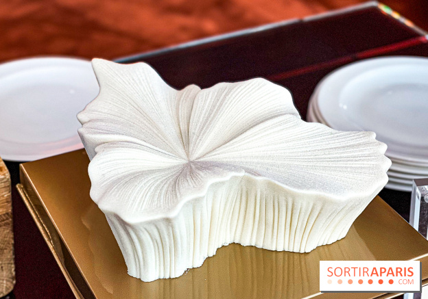 Bûche de Noël Fleur de Vanille du Shangri-La Paris 2025 par Timothy Lan, une création haute couture