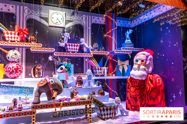 Vitrines et sapin de Noël des Galeries Lafayettes avec Clara Luciani - photos