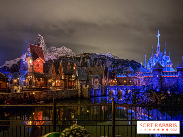 World of Frozen - chateau nuit