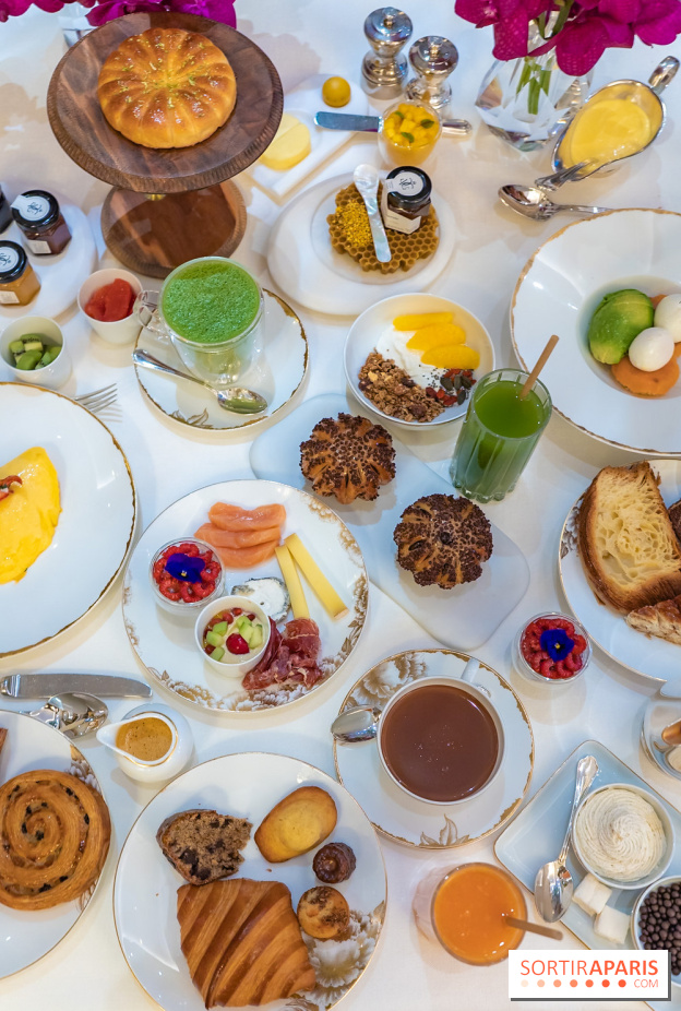 Le petit-déjeuner du George V Paris, les photos  - table