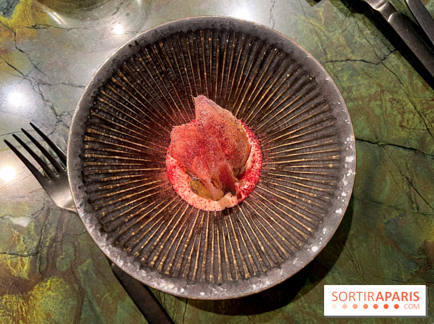 Mantra - Beignet de datte, crème d'oignons, guanciale