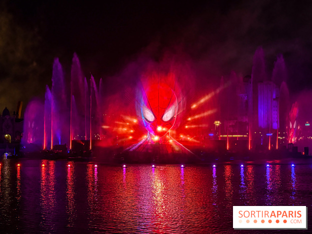Disneyland Paris : Disney Cascade of Lights, le spectacle nocturne sur Adventure Bay - IMG 4973