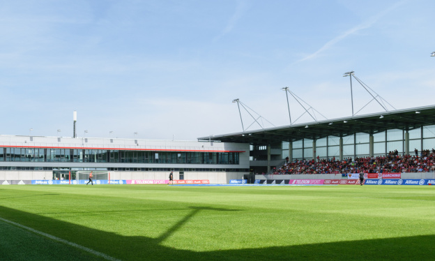 Autour du Terrain - FC Bayern Campus Stadion 6147 (cropped)