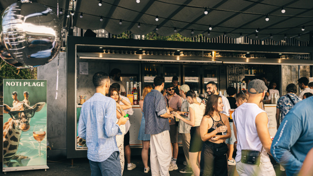 Noti Plage : le spot incontournable de l’été revient au pied de la Tour Eiffel
