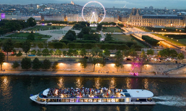 Une croisière gourmande et romantique sur la Seine à bord du Diamant Bleu