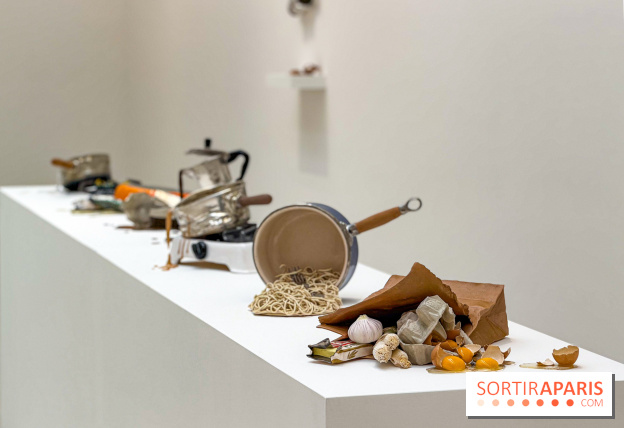 Serena Carone : une exposition dans un monde de faïence et de faux-semblants à la galerie Perrotin