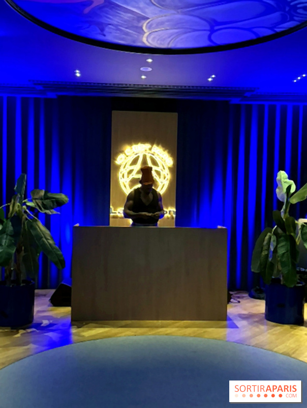 Ici C’est Paris La Maison : nos photos du pop-up gratuit du PSG à Paris - L’accueil bleu d’Ici C’est Paris La Maison