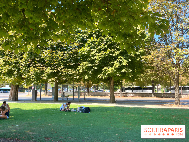 La promenade du Cours de la Reine, une ancienne promenade royale le long des quais de Seine