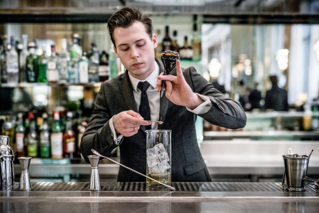 Le bar à cocktails du Prince de Galles, Les Heures, se réinvente