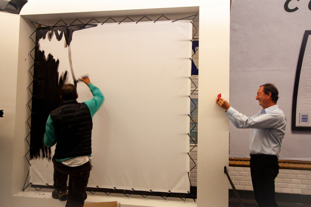 Le street-artiste JonOne réalise un graffiti à Saint-Augustin 