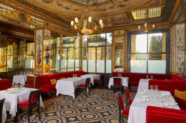 Le restaurant étoilé du Grand Véfour passe en mode bistrot avec un menu abordable