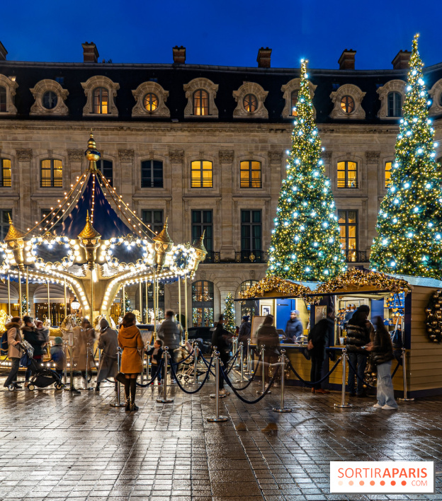 Le Chalet de Noël du Ritz Paris et son carrousel gratuit enchantent la Place Vendôme 