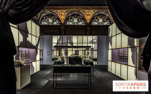 L'exposition gratuite des Bijoux de scène de la Comédie Française se dévoile à l'Hôtel Mercy-Argenteau