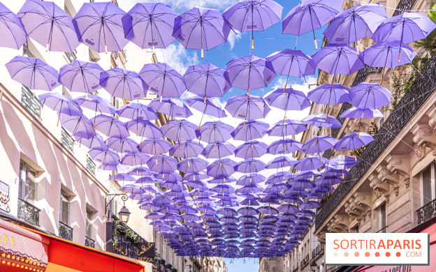 La rue Montorgueil transformée en Gotham pour célébrer la série The Penguin sur Max avec des parapluies violet