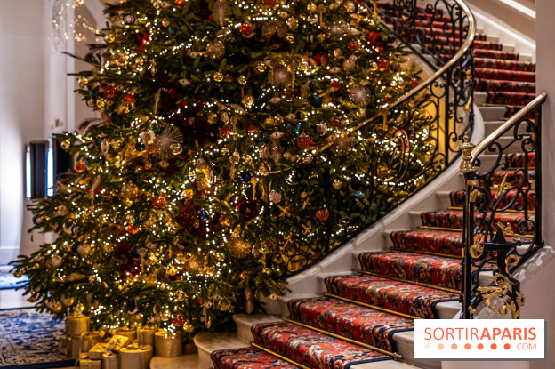 Les plus beaux sapins de Noël à Paris 2024 à découvrir : le Ritz Paris