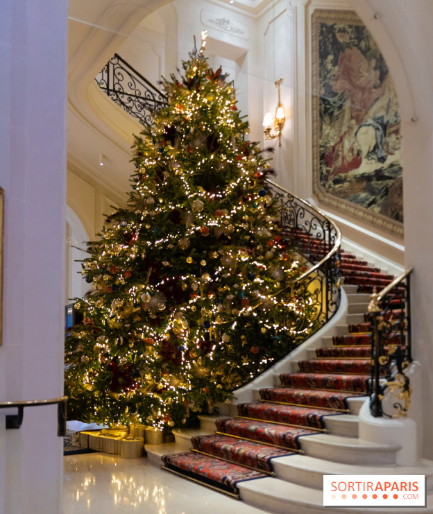 Lesvplus beaux sapins de Noël à Paris 2024 à découvrir : le Ritz Paris