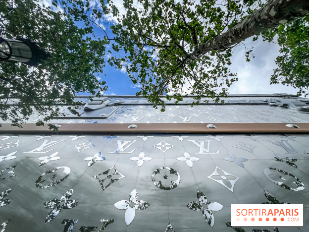 Paris : la « malle géante » de Louis Vuitton sur les Champs-Élysées face à une menace judiciaire