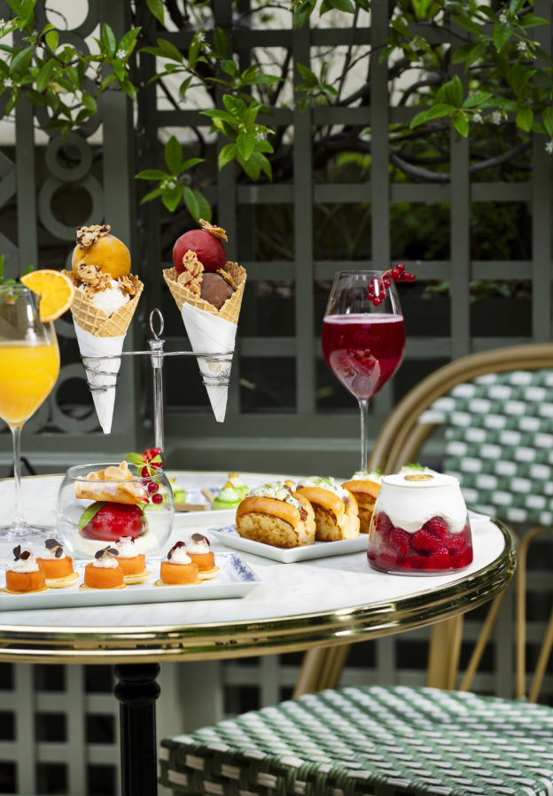 La terrasse d’été du Ritz s'installe Place Vendôme à Paris