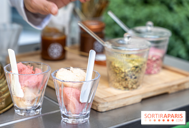 Nina Métayer installe son chariot à glace chez Maison Colbert