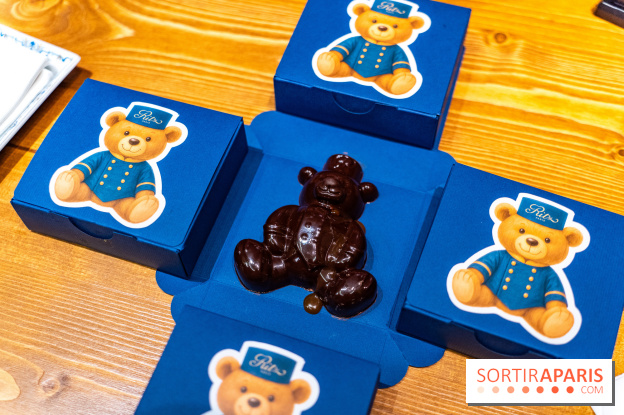 Le Ritz ouvre un pop-up gourmand de Noël Place Vendôme avec un ourson géant nommé Teddy B(e)ar