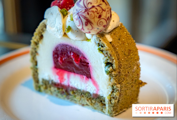 La Bûche de Noël croissant insolite du Bacha Coffee