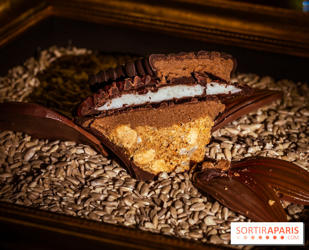 L'Oeuf de Pâques Tournesol du Péninsula Paris, la "Fleur de Lumières" par Anne Coruble