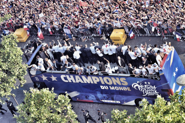 Défilé de l'Equipe de France sur les Champs, retour en images