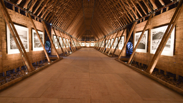Un Pavillon en bambou géant sur le parvis de La Défense pour une exposition photo sensorielle