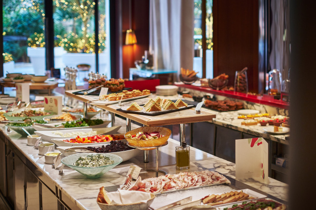 Brunch et chasse aux oeufs de Pâques 2022 au Royal Monceau Raffles Paris