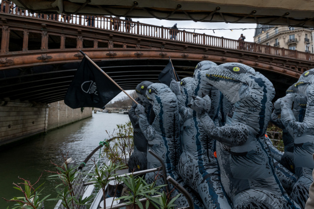 Quand des dinosaures défilent à Paris