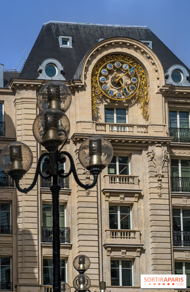 Immeuble rue des Italiens - immeuble Le Temps - les plus bleus horloges de Paris