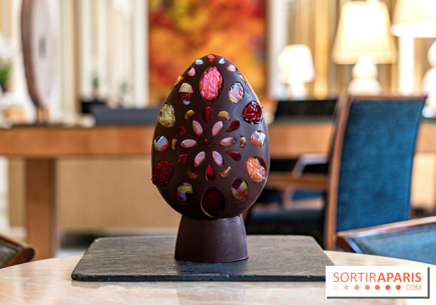 Œuf de Pâques lumineux du Park Hyatt Paris-Vendôme par Naraé Kim 2023