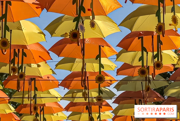 Un ciel de parapluies et tournesols à Bercy Village, l'installation magique de Patrícia Cunha