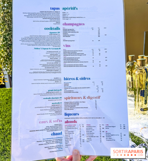 Le superbe rooftop terrasse de Molitor à Paris avec vue sur piscine en mode sunset