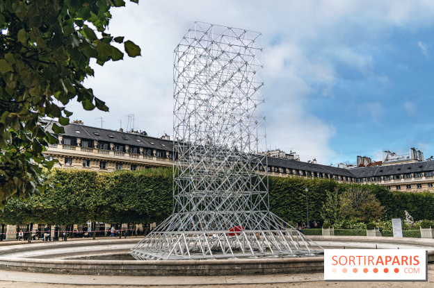 Réflexions d'Emmanuel Barrois, Une installation monumentale insolite au Jardin du Palais Royal