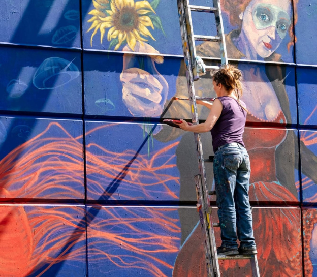 Jam d'art urbain : 15 artistes du collectif Les Bombasphères investissent les murs du Spot 13