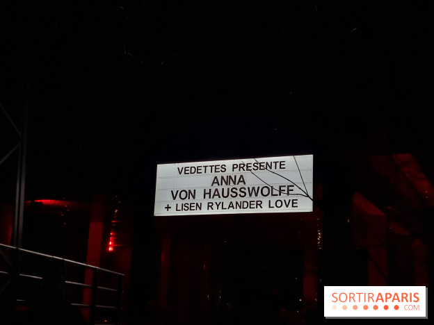 Anna Von Hausswolff: l’artiste suédoise ensorcelle la salle du Trabendo, on y était, on vous raconte