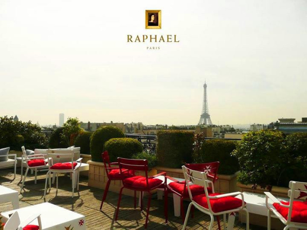Terrasse et bar de l'hôtel Raphael : un lieu féérique