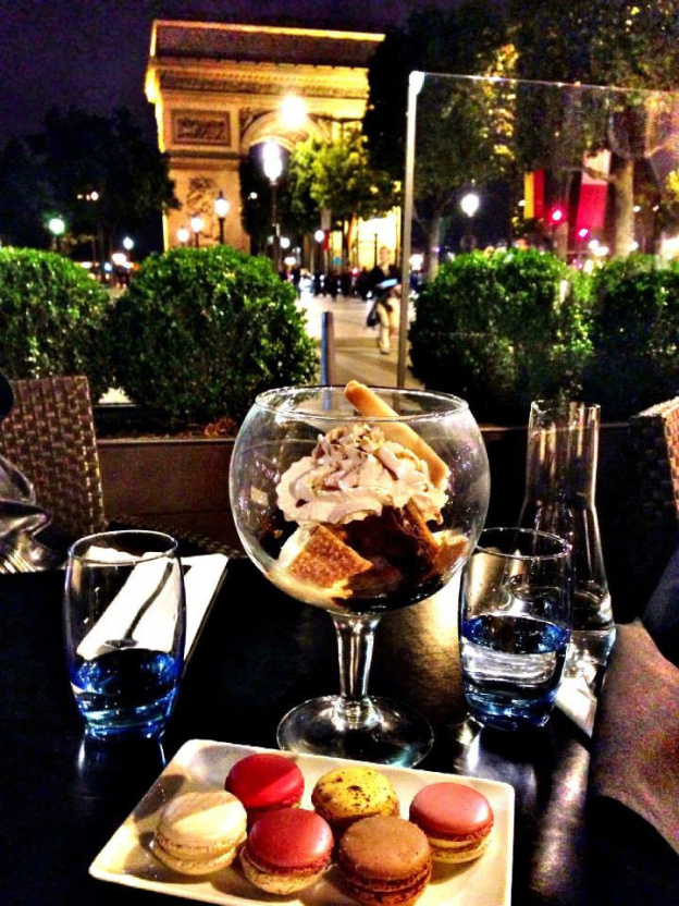 La Brasserie du Publicis Drugstore célèbre l’Euro en grande pompe :