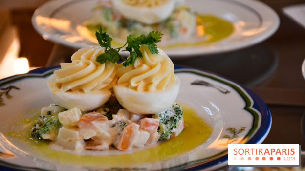 Brasserie Charlie, grands classiques & fruits de mer dans un esprit Art Nouveau à Neuilly-sur-Seine