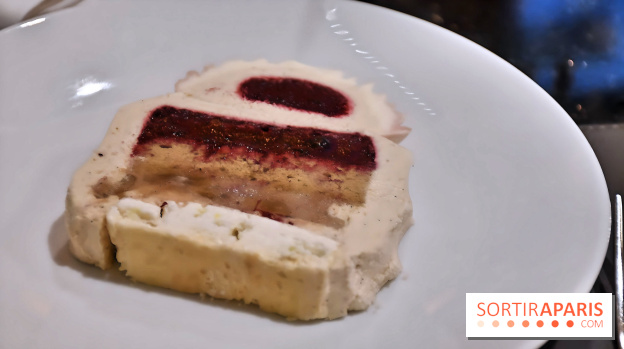 Fleurs d'hiver, la Bûche de Noël 2024 raffinée inspirée du Mont-Blanc par Léandre Vivier au Burgundy